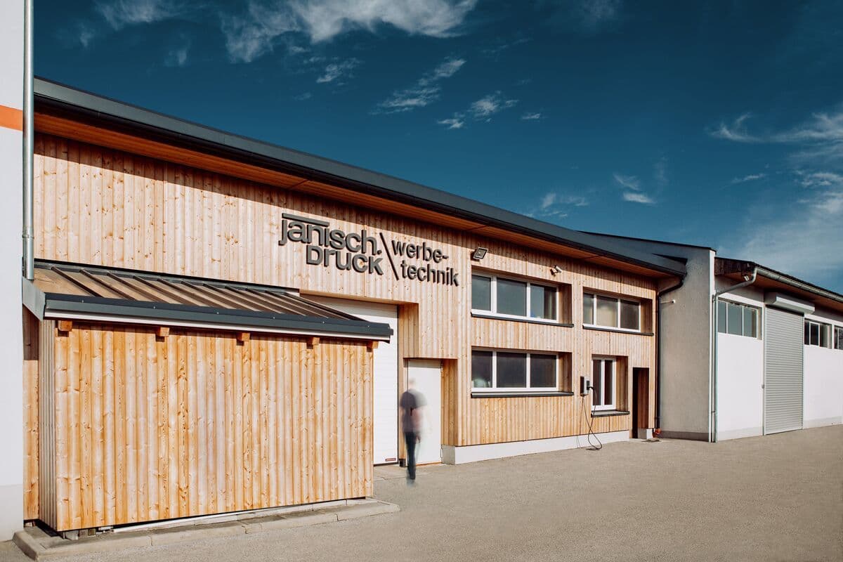 Firmengebäude von Janisch Werbetechnik in Pöllau